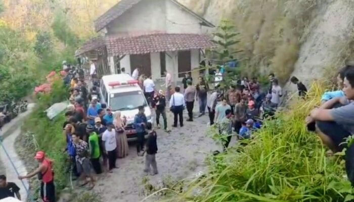 ‎Tangis Di Pulung Anak Kandung Diduga Bunuh Kedua Orang Tuanya,Ponorogo Berduka