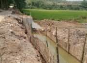 Diduga Asal Jadi, Proyek Pelebaran Jembatan Trucuk-Padang Bojonegoro Tuai Kritik