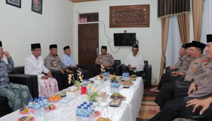 Kunjungan Hangat Kapolda Jatim Ke Lamongan Menyatukan Sinergi, Menebar Kedamaian