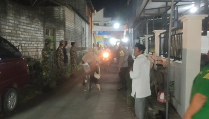 Menguatkan Sinergi, Menjaga Negeri Babinsa Dan Pemuda Desa Laren Gelar Patroli Bersama