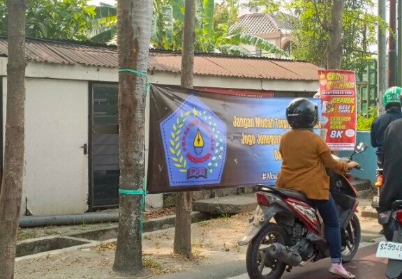 PJI Bojonegoro Gerak Cepat, Puluhan Banner Himbauan Damai Terpasang di Titik Strategis