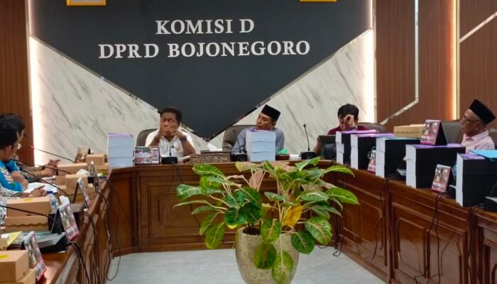 Rapat DPRD Bojonegoro, Komisi D Minta Dishub Peremajaan Armada Pelajar