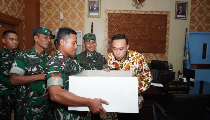 Kejutan Militer Dandim Lamongan Pimpin Aksi Spesial Hari Ulang Tahun Wakil Bupati