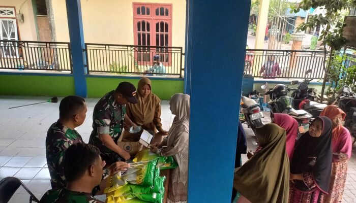 ‎Dalam Rangka Stabilisasi Pasokan Harga Pangan,Koramil Laren Gelar Gerakan Pangan Murah 2025