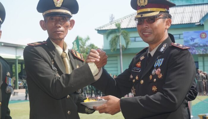 Peringatan Hari Jadi Ke-80 TNI Di Lamongan Menggetarkan Jiwa, Polres Hadirkan Kejutan Penuh Kehangatan