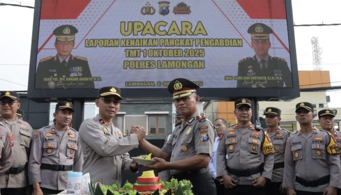 ‎Tanpa Cela Selama Berdinas, AKP Suwandi Diganjar Kenaikan Pangkat Pengabdian