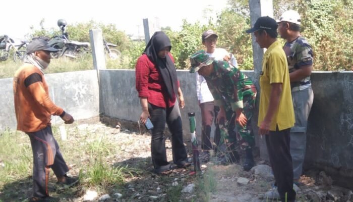 ‎Babinsa Sarirejo Dampingi Survei Sumber Air Bersih di Desa Kedungkumpul