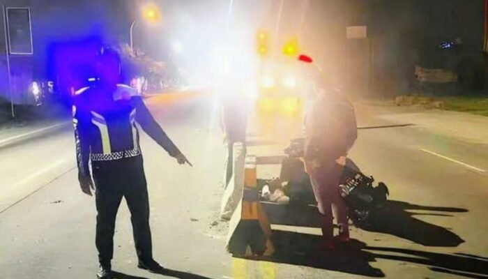 ‎Pemuda Lamongan Tewas Usai Tabrak Pembatas Jalan
