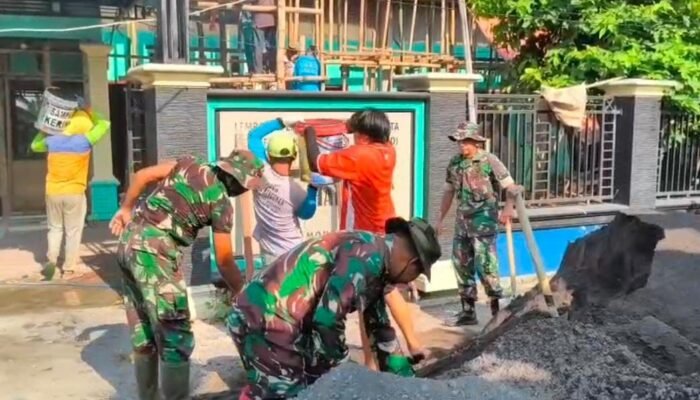 ‎Koramil Kedungpring Wujudkan pembangunan Gedung TK Baru Di Blawirejo melalui gotong royong
