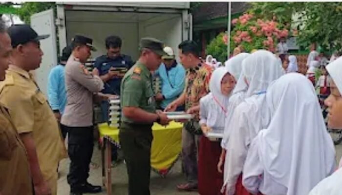 ‎Danramil Ngimbang Dukung Penuh Peluncuran Program Makan Bergizi Gratis di Desa Sendangrejo