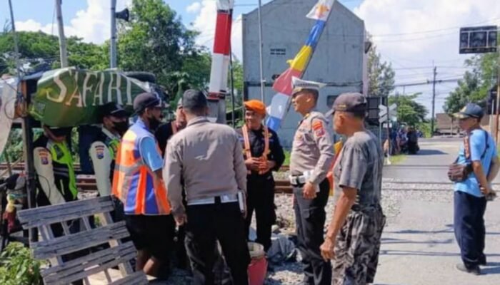 ‎Tragis Di Perlintasan Pemotor Tewas Dihantam Kereta Api Didesa Buluteratai, Kecamatan Babat