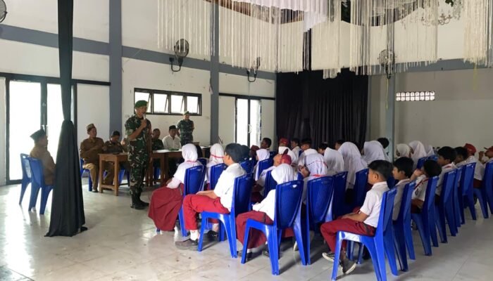 ‎Babinsa Brondong Bakar Semangat Cinta Tanah Air Di SDN 1 Labuhan
