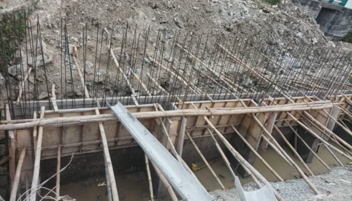 Warga Curiga Proyek GOR Kedungadem Bojonegoro Main Besi Tipis, Pengawas Dinilai Lalai