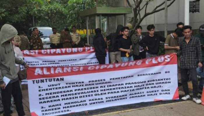 Kementerian Haji Didemo, Mahasiswa Desak Prabowo Copot Oknum Mafia Haji