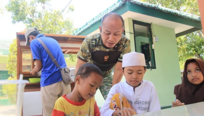 ‎Berbagi Kebaikan Melalui Jum’at Berkah, Dandim Lamongan Jadikan Kegiatan Tutin ini Untuk Ladang Pahala