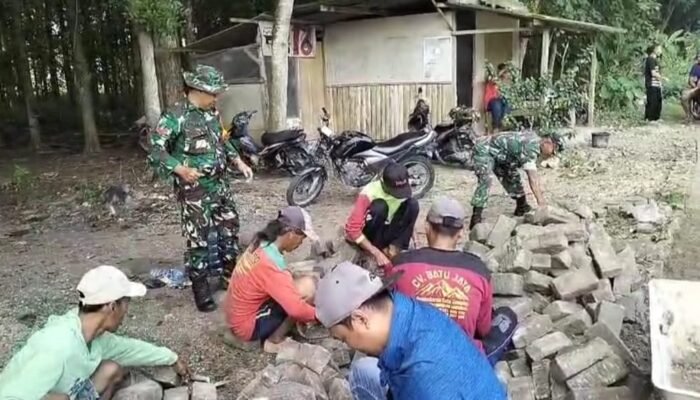 TNI Dan Warga Bersatu, Jalan Dusun Tapas Kini Dipaving Demi Masa Depan Desa