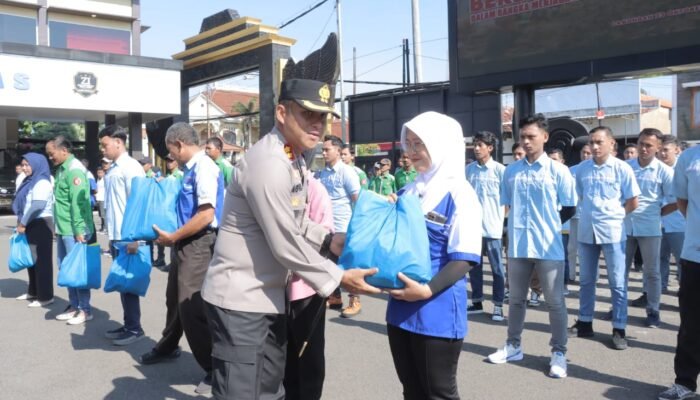 Sinergi Untuk Negeri,Polres Lamongan Dan Serikat Pekerja Gelar Apel Akbar Kebangsaan