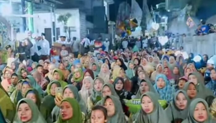 Ribuan Jamaah Padati Maulid Nabi di Timbuan Lamongan, Suasana Penuh Kekompakan