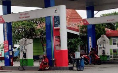 ‎Warga Lamongan Marah,BBM Pertalite Diduga Oplosan, Kendaraan Rusak Massal, Aparat Dinilai Tutup Mata
