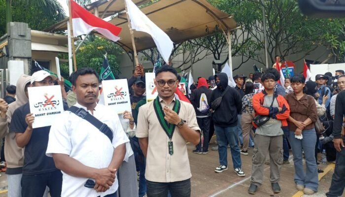 Gagal Total, Menteri Haji Dituding Tak Becus Urus Jamaah, MPH dan Mahasiswa Geruduk Kementerian