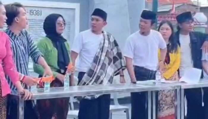 Lagu Indonesia Raya Dinyanyikan, Makam W.R. Soepratman Diselimuti Haru