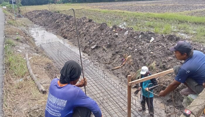 Proyek Misterius di Bojonegoro, Tak Ada Papan Nama, Pekerja Dibiarkan Tanpa Alat Keselamatan