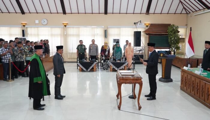 Bupati Bojonegoro Lantik Sekda Baru, Tegaskan ASN Harus Kompak dan Harmonis