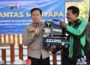 Kapolres Bojonegoro Beri Bantuan, Ajak Ojol Jaga Kamtibmas