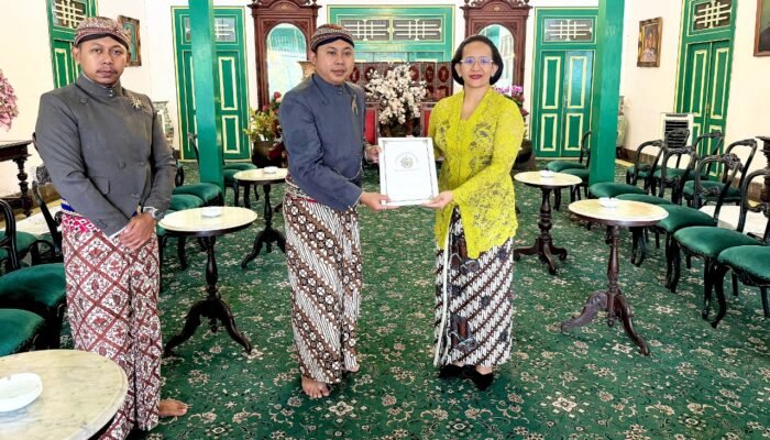 Raja Muda Surakarta Undang Sultan HB X ke Jumenengan Agung PB XIV