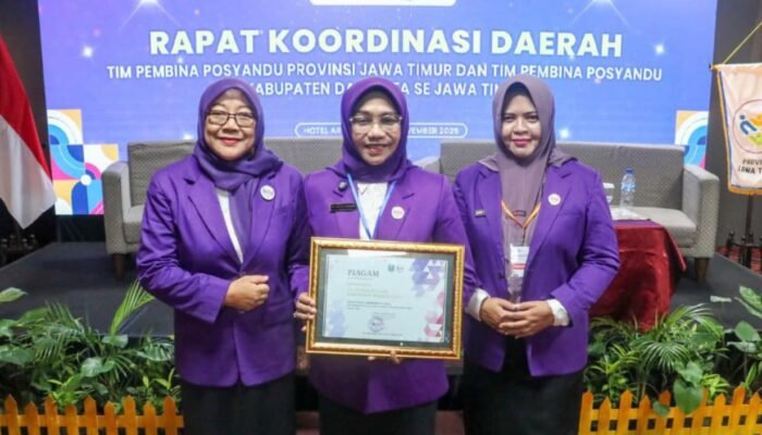 Posyandu Bojonegoro Masuk 5 Besar Jatim Cantika Wahono Terima Penghargaan di Surabaya