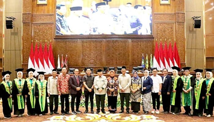 Wisuda STIKes Rajekwesi 2025 :Wabup Bojonegoro Ungkap Ledakan Kenaikan IPM