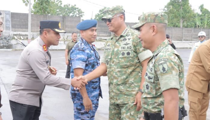 ‎Kapolres Lamongan Terima Kunjungan Kerja Wakil Panglima TNI Di Wilayah Ngimbang