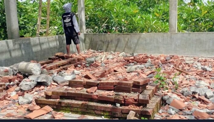 ‎Makam Palsu Di Lamongan Dibongkar Setelah Sempat Dikeramatkan ‎