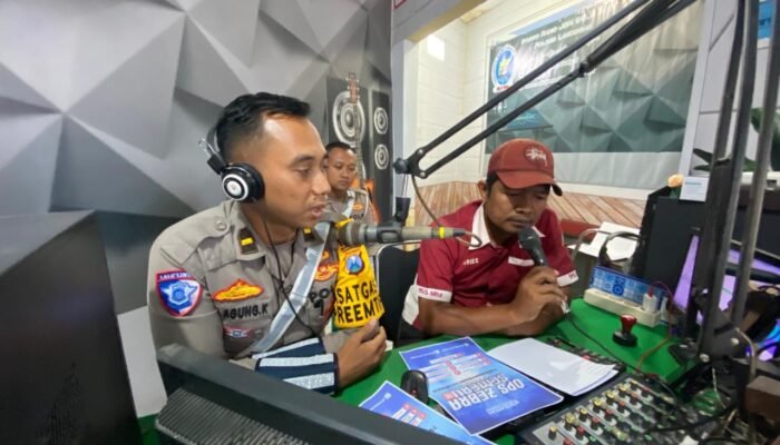 Satlantas Lamongan Sosialisasikan Tertib Lalu Lintas Lewat Radio
