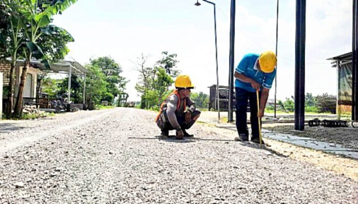 Warga Sumringah, Jalan Poros Desa Mulyoagung Bojonegoro Kini Mulai Dibeton