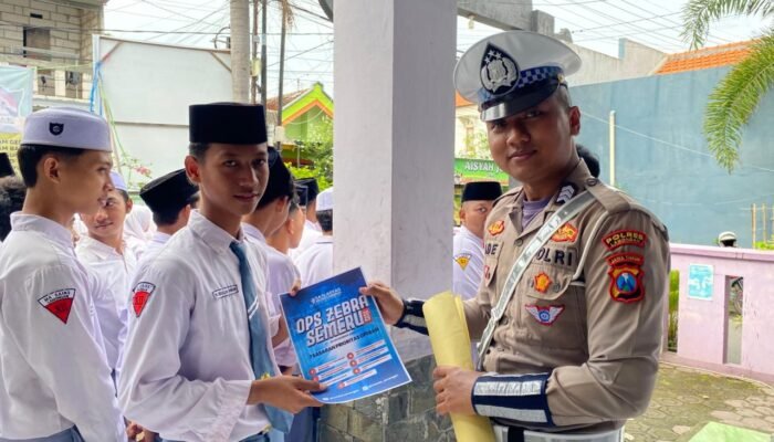 ‎Operasi Zebra Semeru 2025, Satlantas Lamongan Edukasi Pelajar MA Saint Roudlotul Qur’an