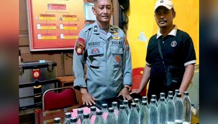 25 Botol Arak Bali Gagal Masuk Lamongan, Polisi Babat Bertindak Cepat