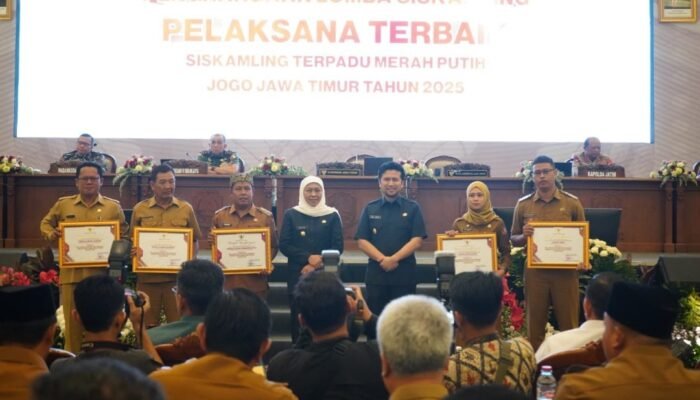 Kelurahan Kepatihan Bojonegoro Bikin Bangga, Sabet Penghargaan Siskamling Terpadu Merah Putih 2025