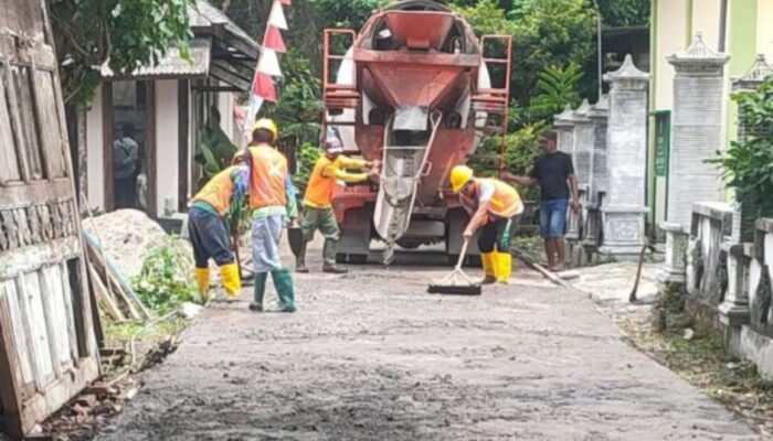 Jalan Desa Diperbaiki, Akses Alternatif Bojonegoro Kini Dibangun Rigid Beton