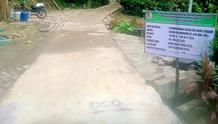 Air Kering Jalan Terjal, Begini Beratnya Pembangunan Rabat Beton di Malangbong Bojonegoro