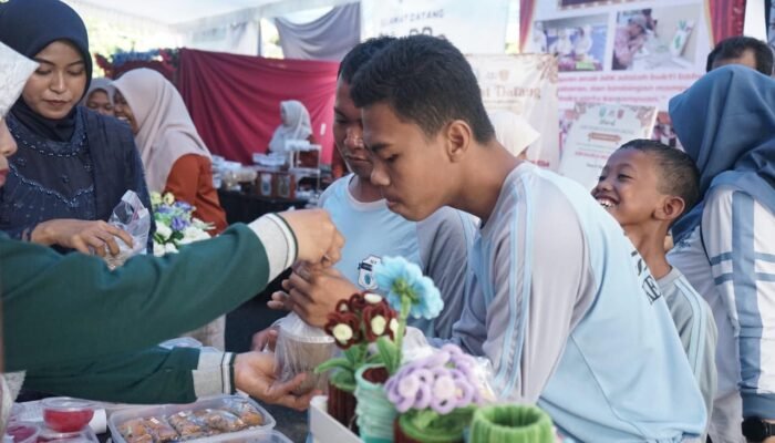 Batik hingga Kerajinan Kayu Jati, Karya Disabilitas Bojonegoro Curi Perhatian