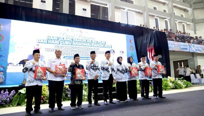 Hari Guru Nasional, Bupati Bojonegoro Ingatkan Tugas Mulia Guru Bentuk Karakter Anak