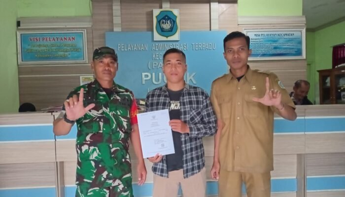 ‎Babinsa Koramil Pucuk Dampingi Pengurusan Akte Kelahiran Gratis, Wujud Bakti TNI AD Dihari Juang Ke-80 ‎