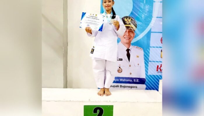 Bangga, Rezkia Arvianti Raih Podium di Kejurkab Karate Bojonegoro