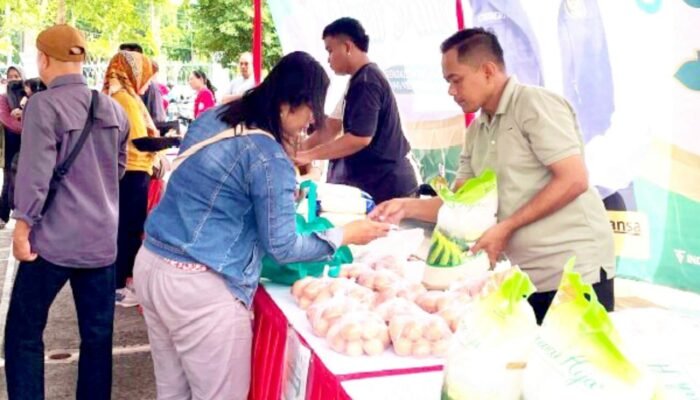 Antrian Mengular, Pasar Murah Jatim di Bojonegoro Ludes Diserbu Warga
