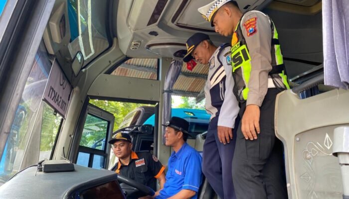 Jelang Nataru, Satlantas Lamongan Tes Urine Sopir Bus, Hasilnya Mengejutkan