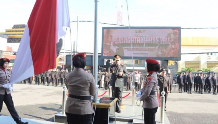 Upacara Hari Ibu di Polres Lamongan Angkat Peran Strategis Perempuan