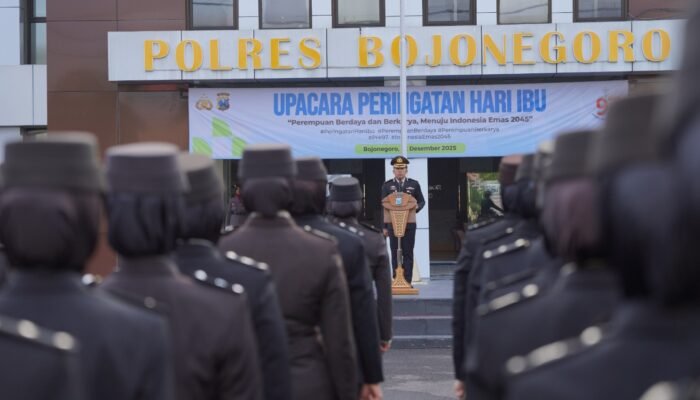 Peringati Hari Ibu Ke-97, Polwan Polres Bojonegoro Pimpin Seluruh Rangkaian Upacara