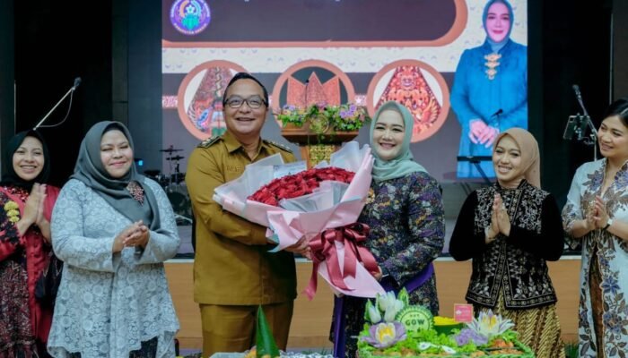 GOW Gresik Rayakan 61 Tahun, Kebaya Jadi Simbol Kekuatan Perempuan