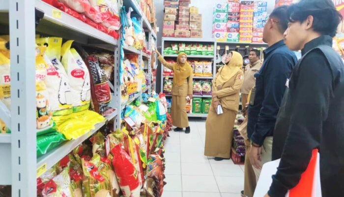 Sidak Pasar Kota Bojonegoro Pastikan Harga Minyak Goreng Tak Terbang Jelang Natal